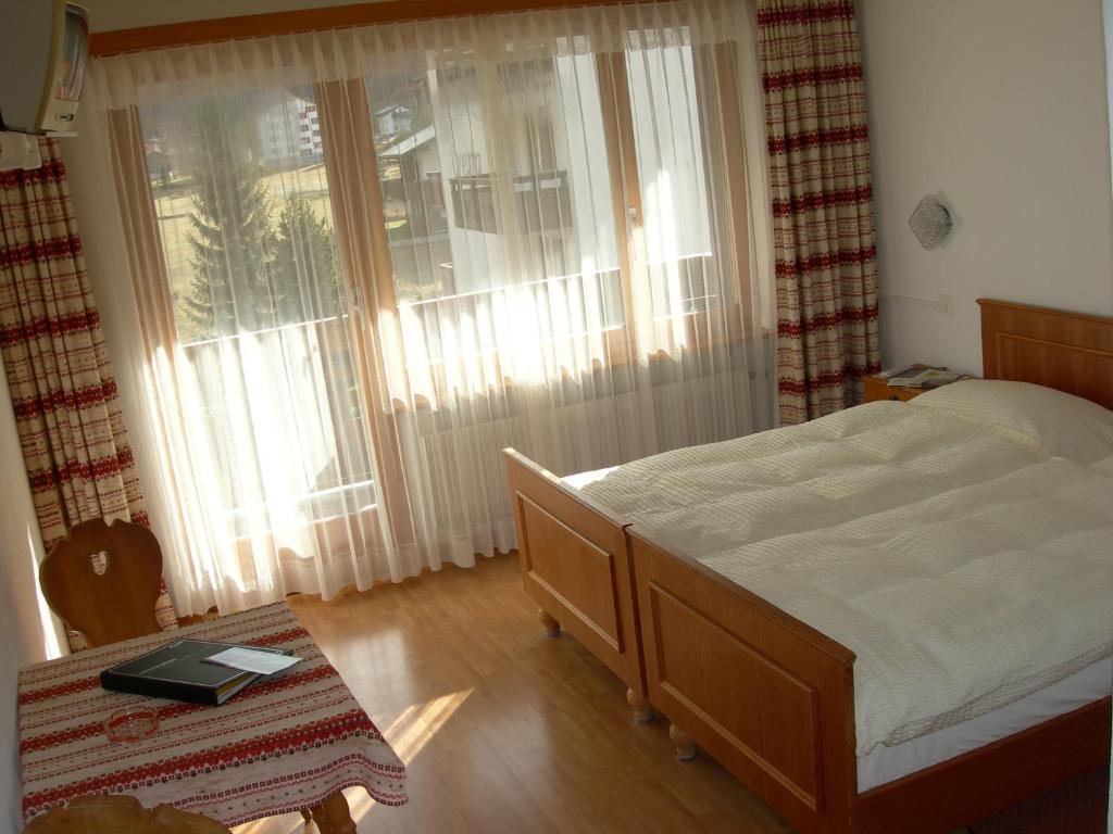 Hotel Adler Saas-Grund Habitación foto
